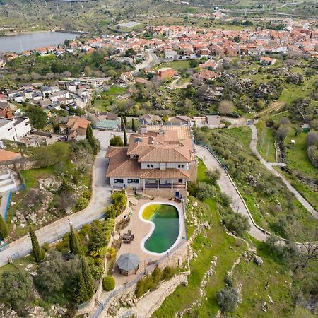 Mansion Con Jacuzzi A 40 Grados, Gran Piscina Y Padel Villa El Tiemblo Kültér fotó