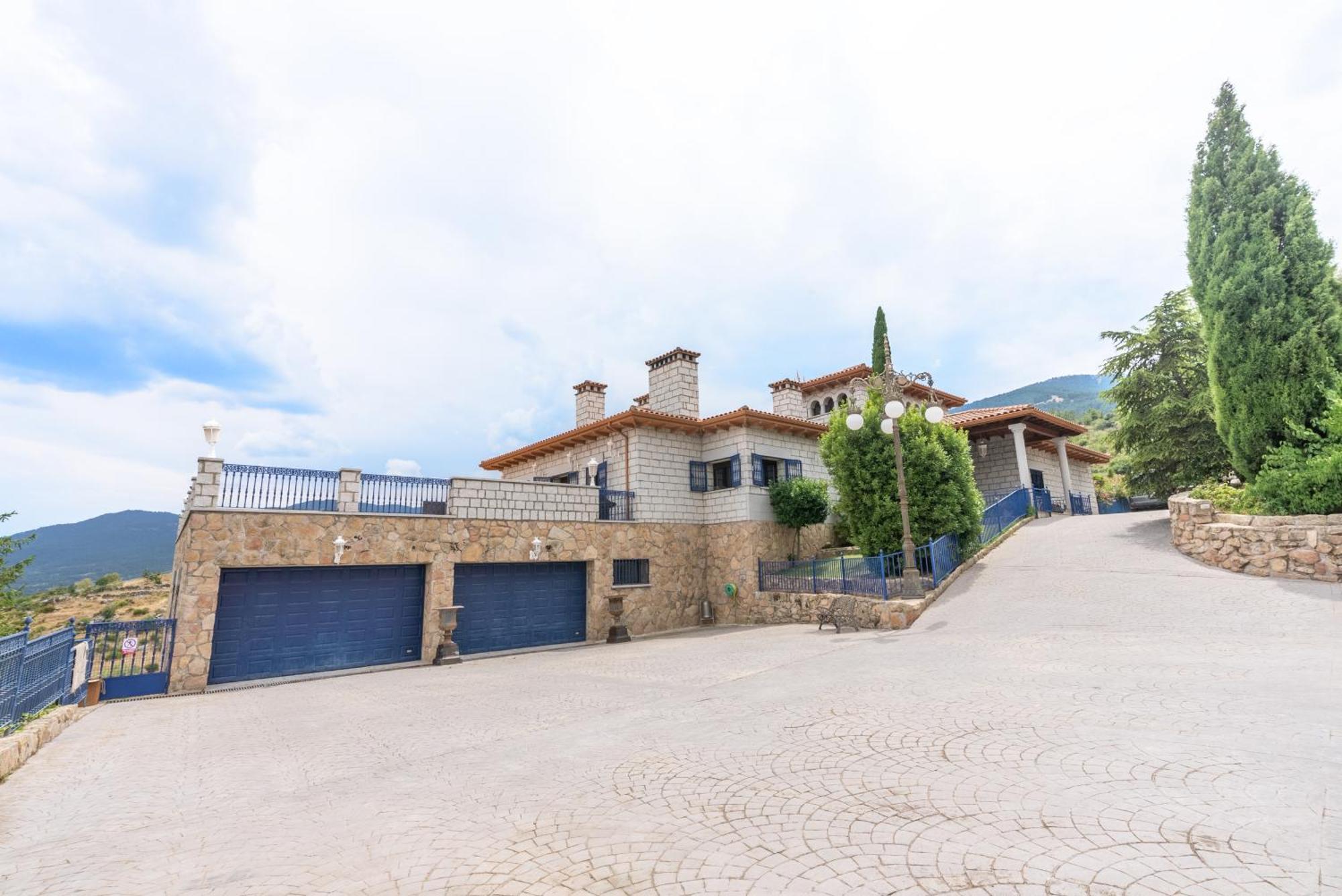 Mansion Con Jacuzzi A 40 Grados, Gran Piscina Y Padel Villa El Tiemblo Kültér fotó