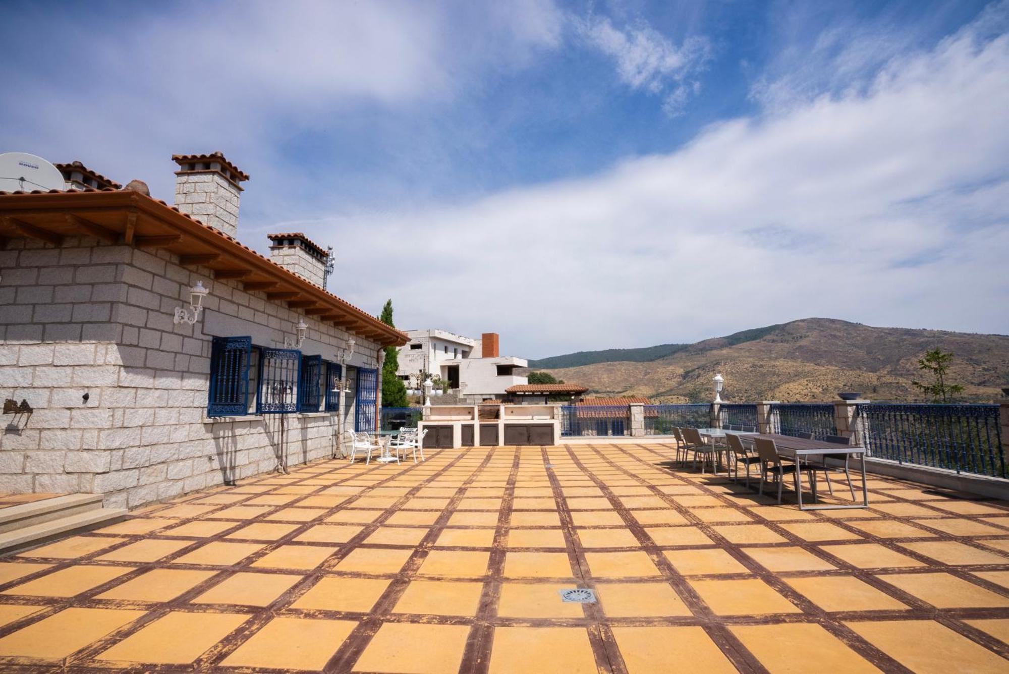 Mansion Con Jacuzzi A 40 Grados, Gran Piscina Y Padel Villa El Tiemblo Kültér fotó