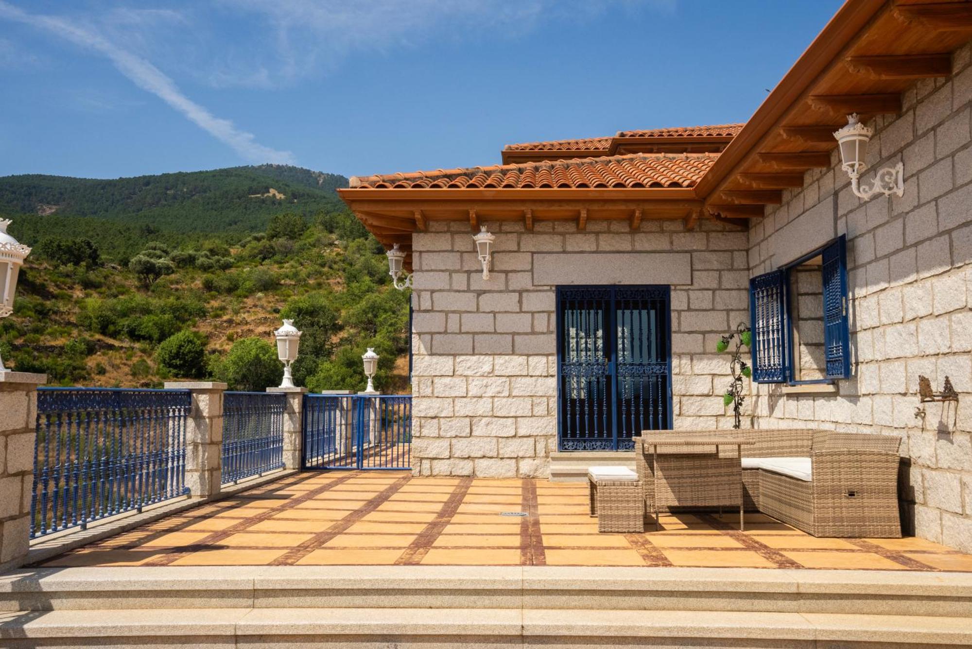 Mansion Con Jacuzzi A 40 Grados, Gran Piscina Y Padel Villa El Tiemblo Kültér fotó