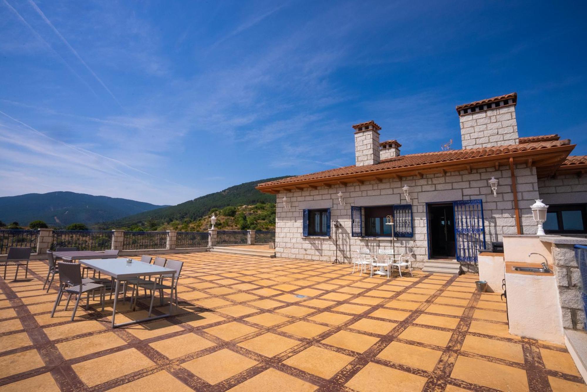 Mansion Con Jacuzzi A 40 Grados, Gran Piscina Y Padel Villa El Tiemblo Kültér fotó
