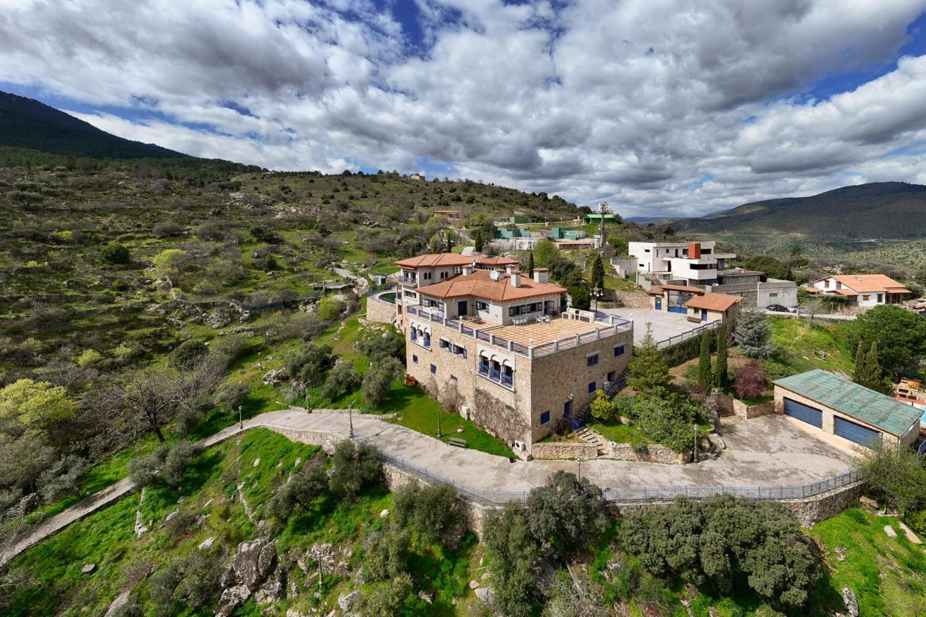 Mansion Con Jacuzzi A 40 Grados, Gran Piscina Y Padel Villa El Tiemblo Kültér fotó
