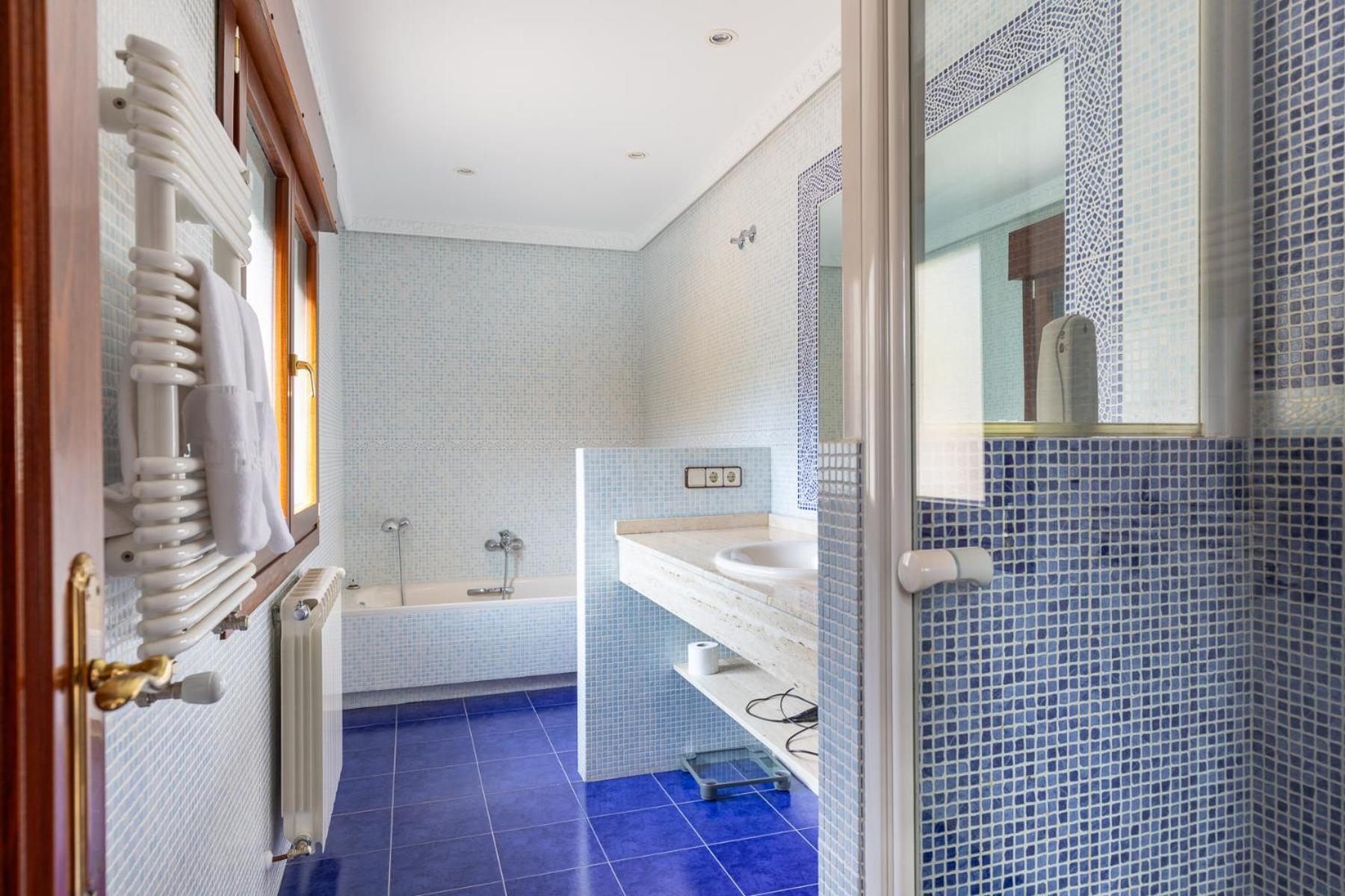 Mansion Con Jacuzzi A 40 Grados, Gran Piscina Y Padel Villa El Tiemblo Kültér fotó