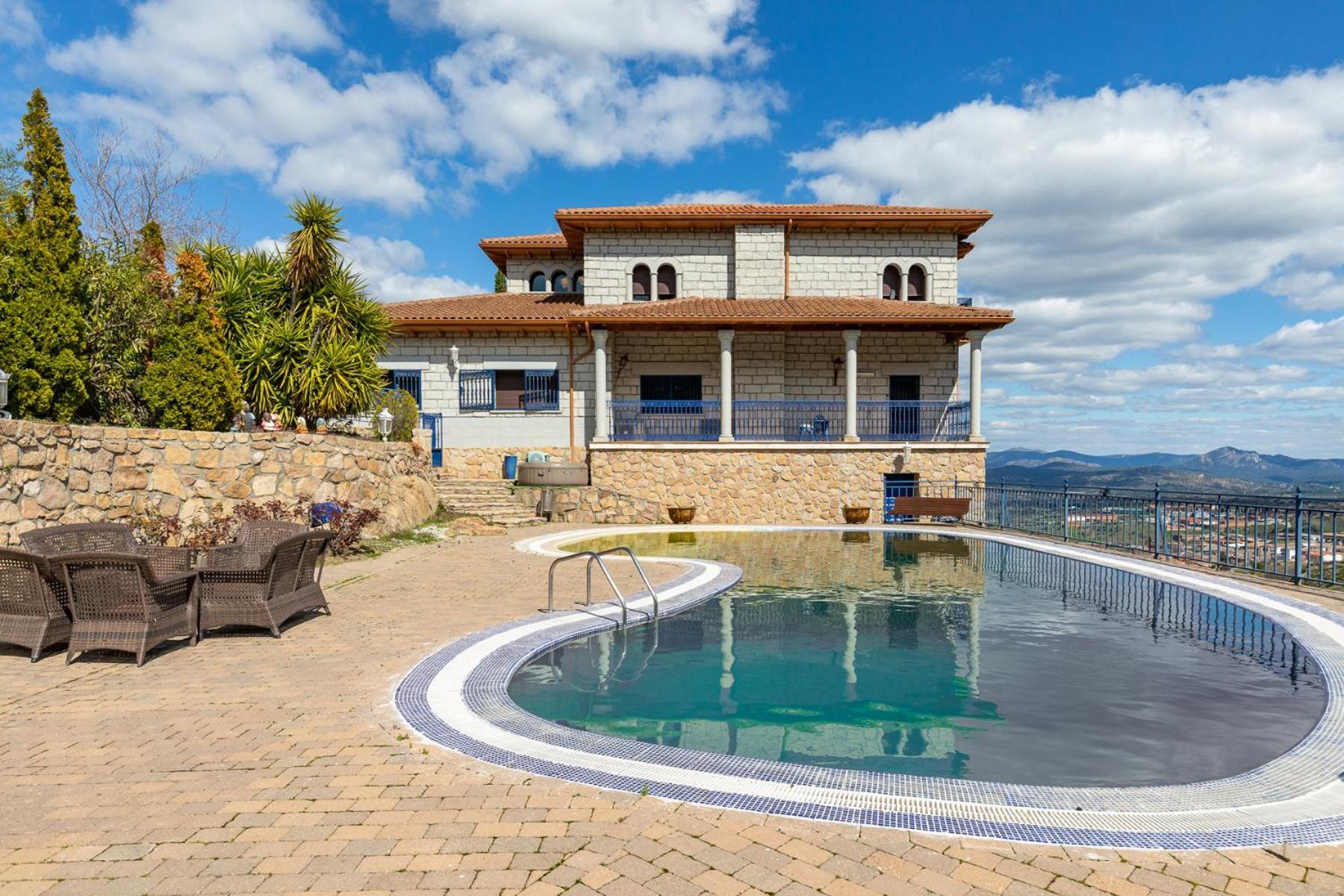 Mansion Con Jacuzzi A 40 Grados, Gran Piscina Y Padel Villa El Tiemblo Kültér fotó