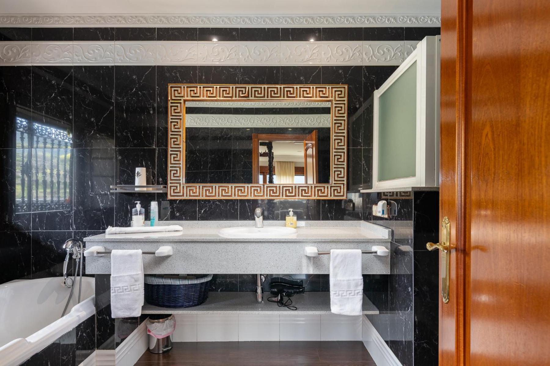 Mansion Con Jacuzzi A 40 Grados, Gran Piscina Y Padel Villa El Tiemblo Kültér fotó