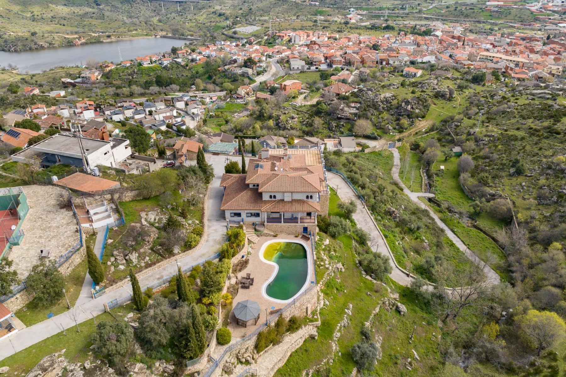 Mansion Con Jacuzzi A 40 Grados, Gran Piscina Y Padel Villa El Tiemblo Kültér fotó