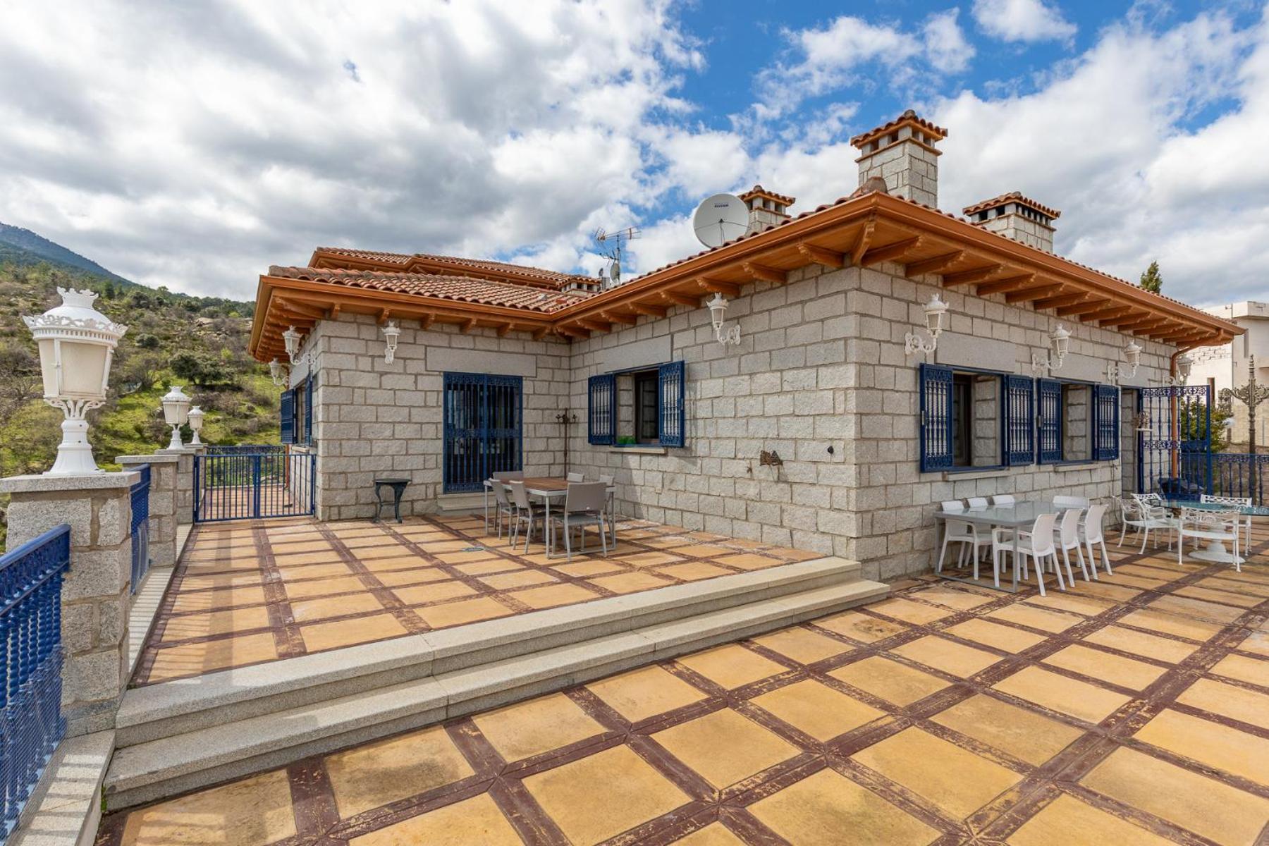 Mansion Con Jacuzzi A 40 Grados, Gran Piscina Y Padel Villa El Tiemblo Kültér fotó