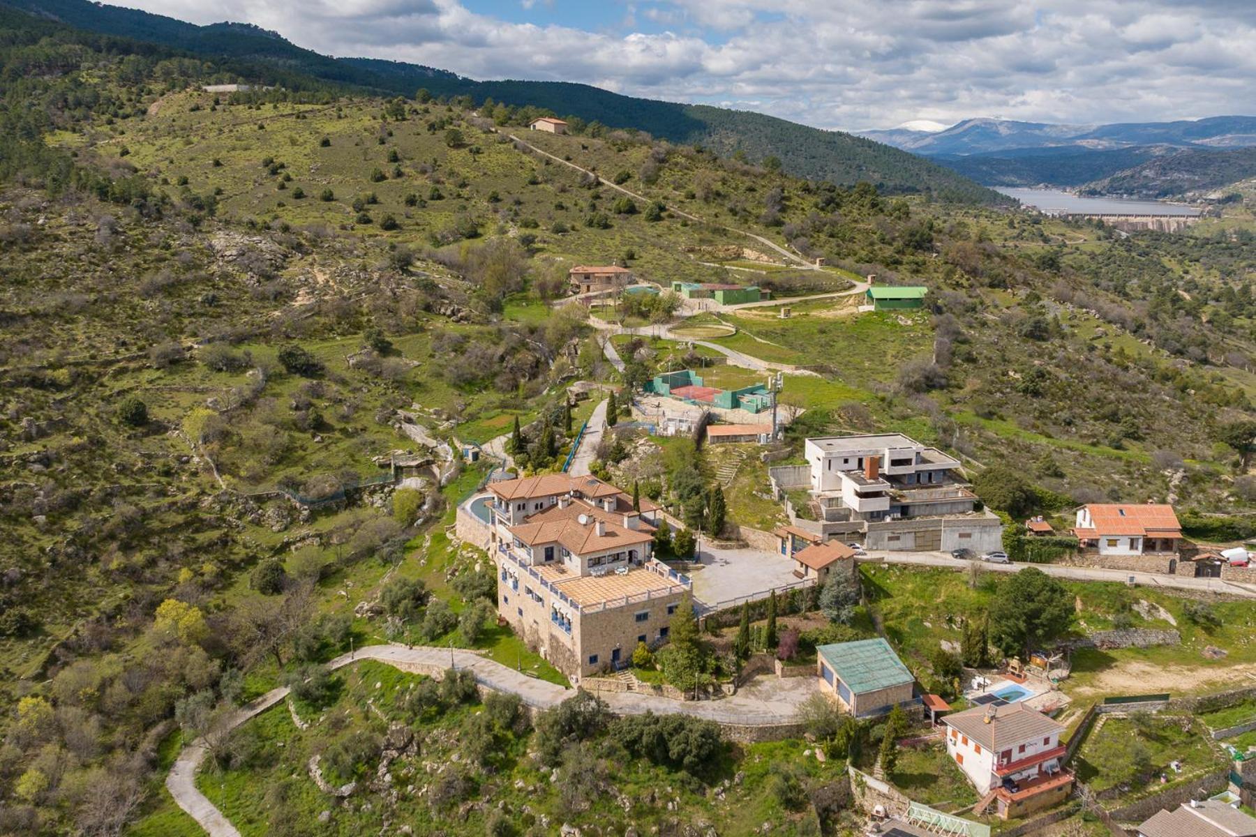 Mansion Con Jacuzzi A 40 Grados, Gran Piscina Y Padel Villa El Tiemblo Kültér fotó