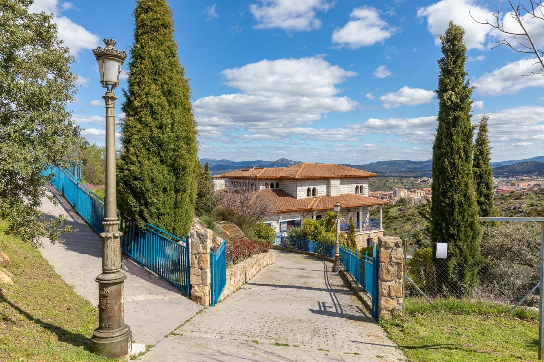Mansion Con Jacuzzi A 40 Grados, Gran Piscina Y Padel Villa El Tiemblo Kültér fotó